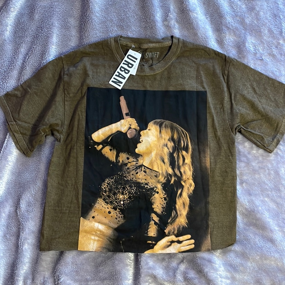 NWT Taylor Swift Red TV Urban Outfitters Crop Top